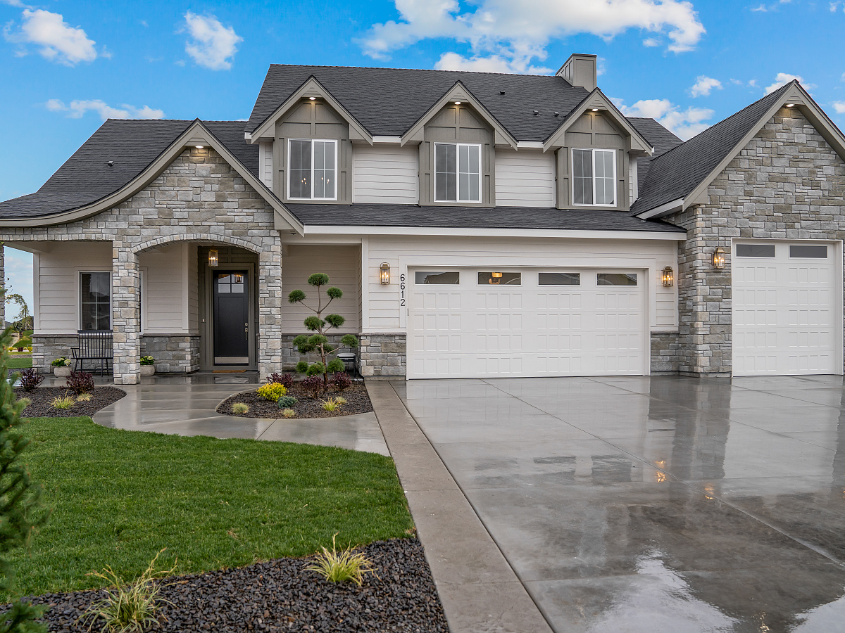 Custom home exterior by Vantage Homes in Eagle, Idaho